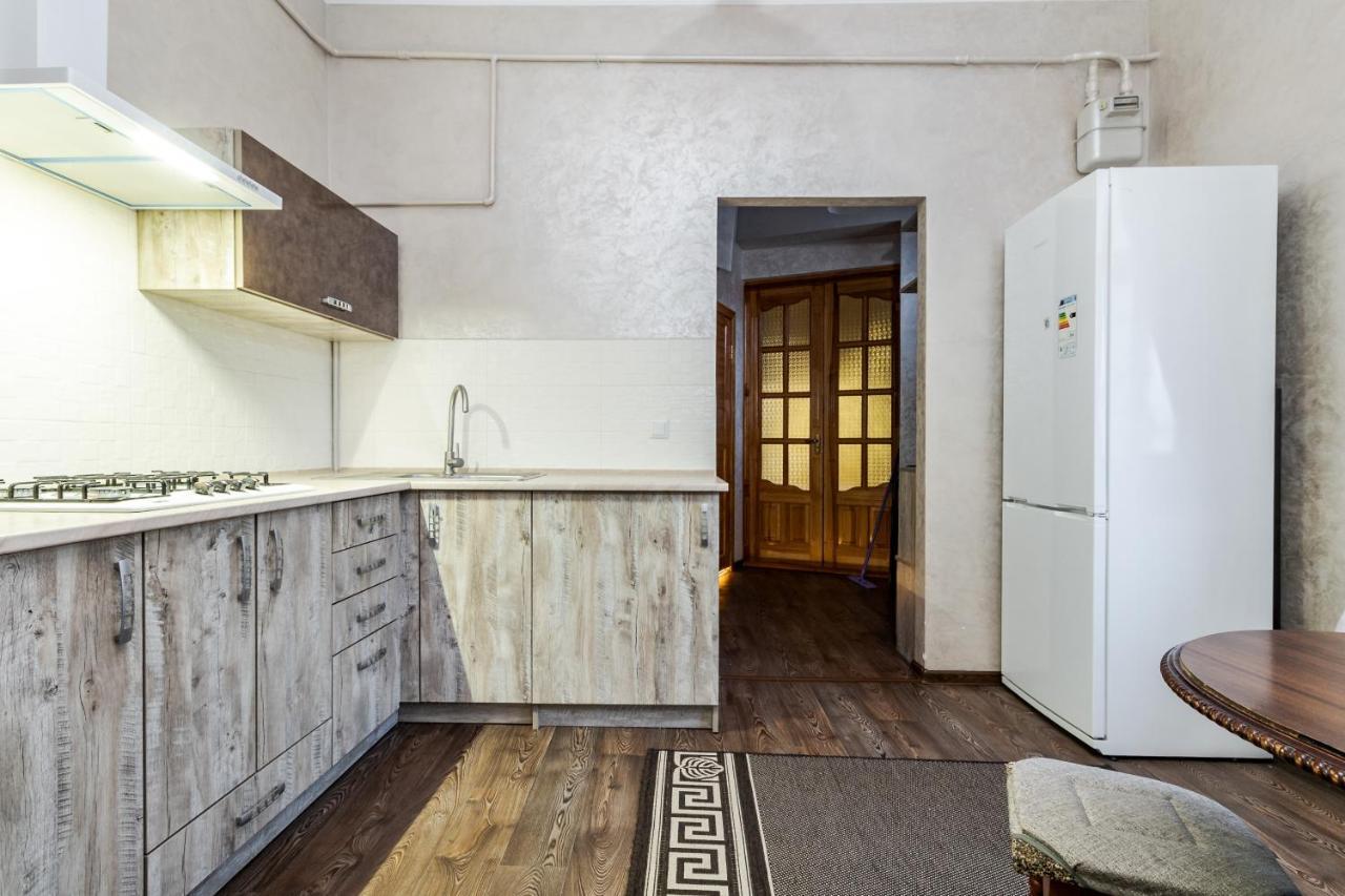 Akademika Hnatyuka Apartment Lviv Exterior photo